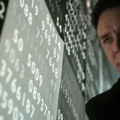 John Nash syn, wpatrzony w nieskończoność liczb, szuka ukrytego wzoru.