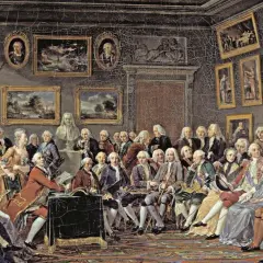 Eleganckie stroje, portrety i rzeźby w sali pełnej ludzi. Czy to początek epoki oświecenia, czyli co po baroku?
