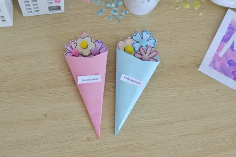 Urocze bukieciki z papieru i pomponów, idealne jako prezent na urodziny dla mamy.