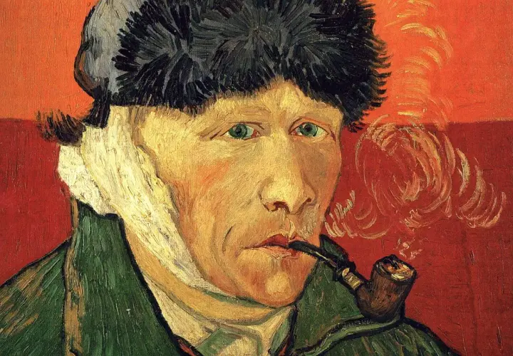 Autoportret z zabandażowanym uchem, palący fajkę. Intensywne zielone oczy patrzą wprost.