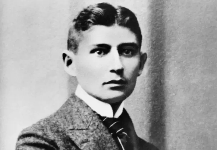 Młody Franz Kafka w garniturze i krawacie. Ciekawe, czy już wtedy myślał o swoich niezwykłych historiach?