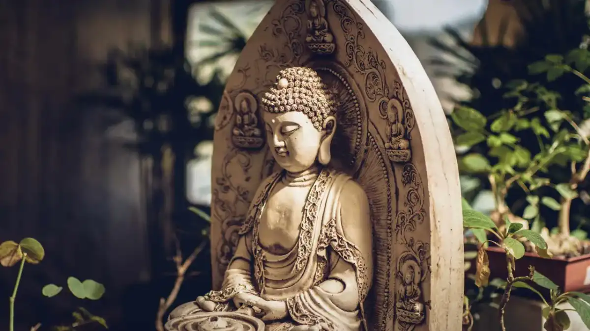 Dharma w hinduizmie i buddyzmie. Czym różni się od karmy?