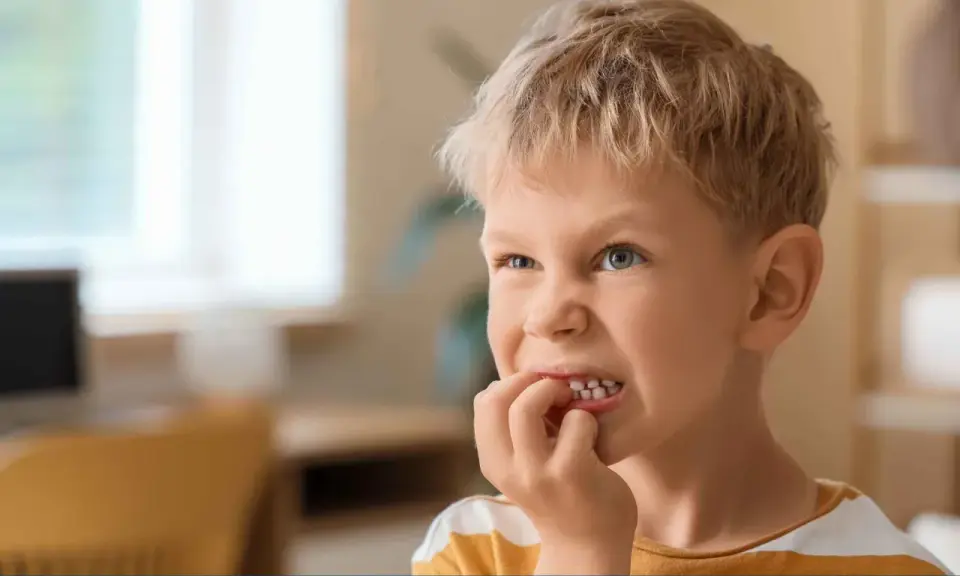 Tiki głosowe u dziecka - jak je rozpoznać i wspierać?